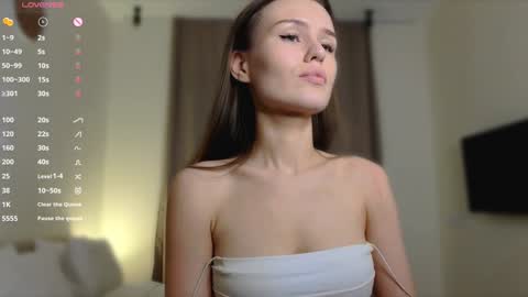 Snapshot of exclusive_model_ chatting on 01/15/25, 05:29 Angel online show from 01/15/25, 05:29