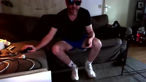 Snapshot of exibist79 chatting on 11/13/25, 08:13 exibist79 online show from 11/13/25, 08:13