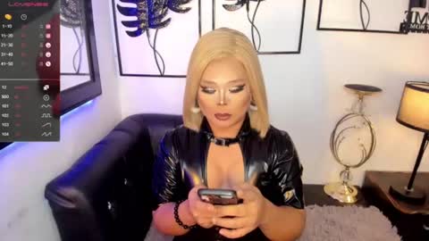 Lindsay online show from 06/10/26, 01:39