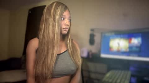 Snapshot of exoticaqua chatting on 09/23/25, 01:41 exoticaqua online show from 09/23/25, 01:41