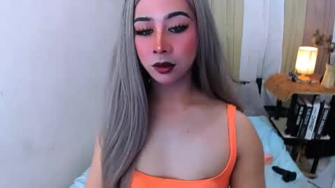 Snapshot of expensive_elise chatting on 05/05/26, 04:15 expensive_elise online show from 05/05/26, 04:15