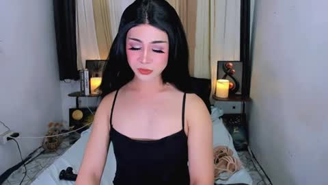 Snapshot of expensive_elise chatting on 06/13/26, 05:44 expensive_elise online show from 06/13/26, 05:44