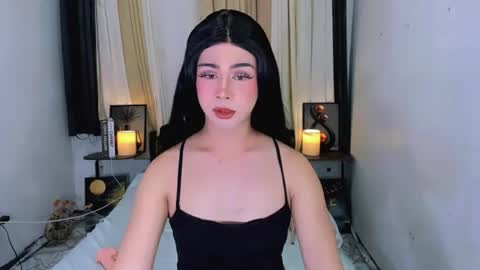 Snapshot of expensive_elise chatting on 06/15/26, 07:21 expensive_elise online show from 06/15/26, 07:21
