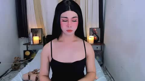 Snapshot of expensive_elise chatting on 06/18/26, 11:14 expensive_elise online show from 06/18/26, 11:14