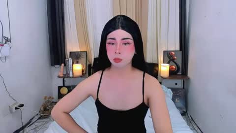 Snapshot of expensive_elise chatting on 06/23/26, 11:19 expensive_elise online show from 06/23/26, 11:19