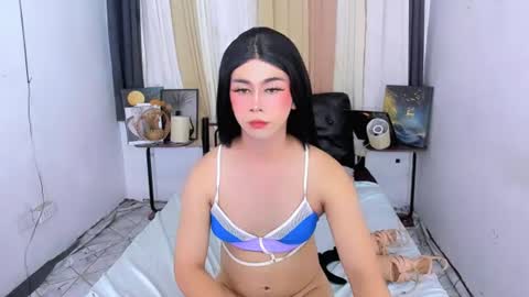 Snapshot of expensive_elise chatting on 06/29/26, 10:37 expensive_elise online show from 06/29/26, 10:37