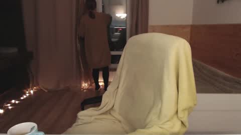 Crystal online show from 02/27/25, 06:09