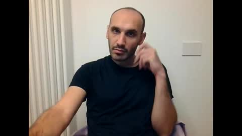 Snapshot of extr0 chatting on 11/11/25, 09:59 Extro online show from 11/11/25, 09:59