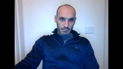 Snapshot of extr0 chatting on 11/18/25, 04:06 Extro online show from 11/18/25, 04:06