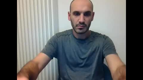 Snapshot of extr0 chatting on 11/23/25, 10:09 Extro online show from 11/23/25, 10:09