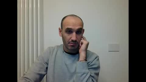 Snapshot of extr0 chatting on 12/13/25, 09:53 Extro online show from 12/13/25, 09:53