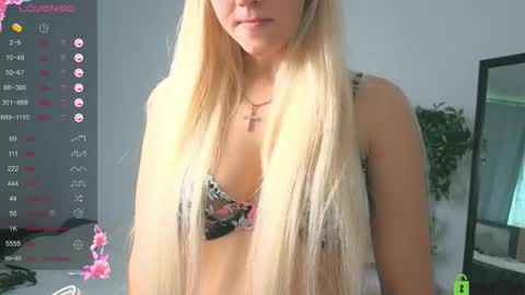 Snapshot of extra_natural chatting on 09/12/25, 07:19 M4ry online show from 09/12/25, 07:19