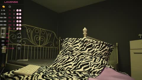 Snapshot of extra_topping chatting on 01/10/25, 08:04 extra_topping online show from 01/10/25, 08:04