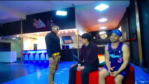 extrangers online show from 09/26/25, 11:36