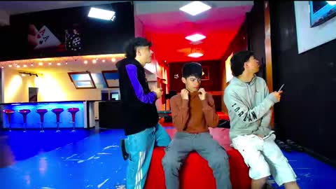 extrangers online show from 10/11/25, 12:04