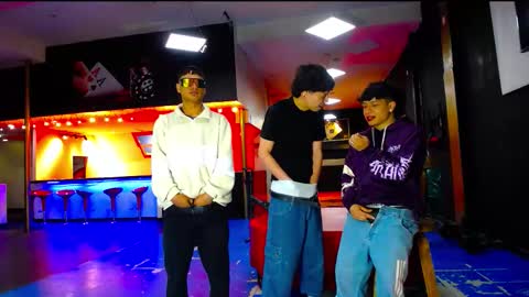 extrangers online show from 10/24/25, 01:18