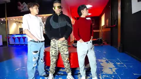 extrangers online show from 11/09/25, 01:09