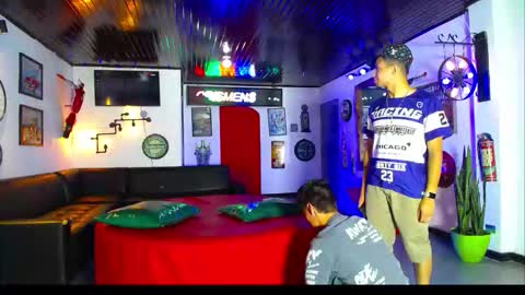 extrangers online show from 11/30/25, 01:04