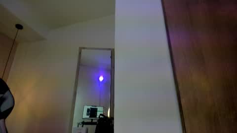 Snapshot of ey_im_simone_ chatting on 06/30/26, 12:06 online show from 06/30/26, 12:06