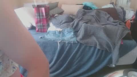 eyeswall0w online show from 02/19/26, 02:02