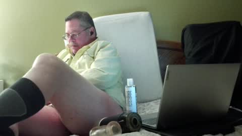 Eyeswideshut63 online show from 12/19/24, 08:56