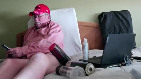 Eyeswideshut63 online show from 10/19/25, 06:08