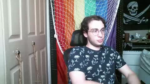 Ezra Naamah online show from 04/18/26, 09:48