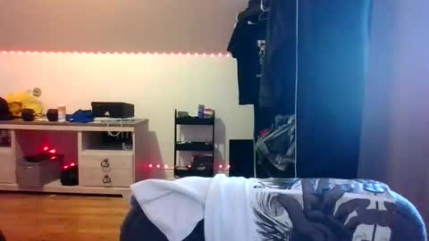 ezzteban935 online show from 04/18/26, 07:07