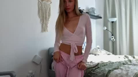  if you dont have fansly account yet use this link to registration    online show from 04/20/26, 01:36