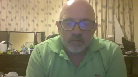 Snapshot of f1zzeek chatting on 05/22/26, 11:32 f1zzeek online show from 05/22/26, 11:32