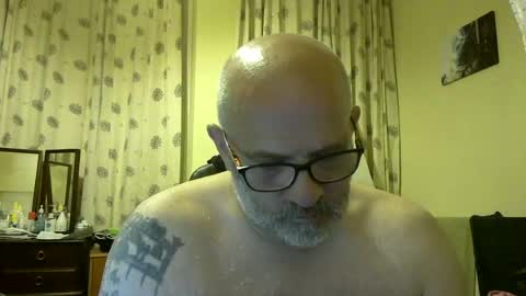 Snapshot of f1zzeek chatting on 06/14/26, 01:03 f1zzeek online show from 06/14/26, 01:03