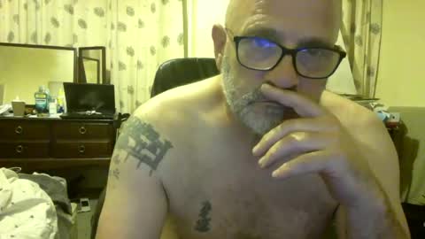 Snapshot of f1zzeek chatting on 06/20/26, 10:56 f1zzeek online show from 06/20/26, 10:56