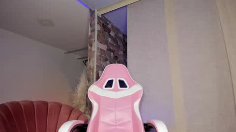 Thianna online show from 12/19/24, 12:56