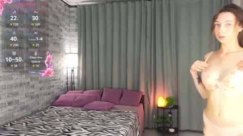 Snapshot of fabulous_rey chatting on 12/23/24, 11:17 Adri online show from 12/23/24, 11:17