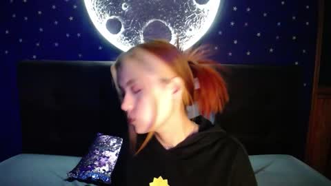 Snapshot of fabzy_fab chatting on 02/19/26, 12:01 fabzy online show from 02/19/26, 12:01