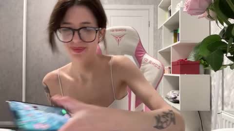 Bloom  online show from 12/16/25, 03:39