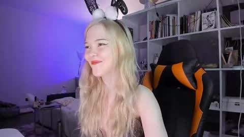 Snapshot of fairy_casey chatting on 10/28/25, 10:56 fairy_casey online show from 10/28/25, 10:56