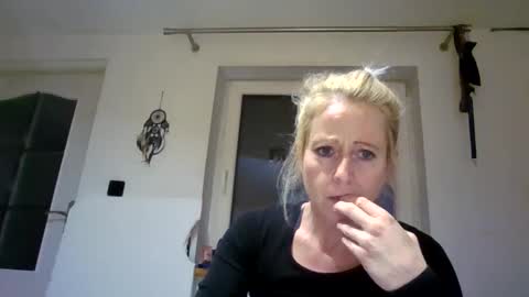 Snapshot of fairy_nightmare chatting on 10/15/25, 04:40 Fairy NightMary online show from 10/15/25, 04:40