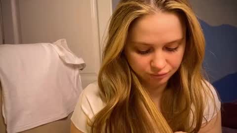 Snapshot of fairyilona chatting on 10/24/25, 10:44 Ilona online show from 10/24/25, 10:44