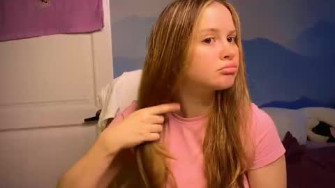 Snapshot of fairyilona chatting on 10/25/25, 06:43 Ilona online show from 10/25/25, 06:43