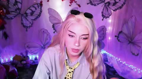 Snapshot of fairywhore chatting on 09/15/25, 04:01 Jackie Cosplayer online show from 09/15/25, 04:01