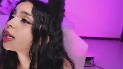 Sara  REMEMBER TO LEAVE A THUMB UP online show from 01/06/26, 05:44