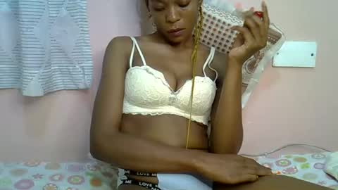 faizah_ online show from 03/28/26, 12:27