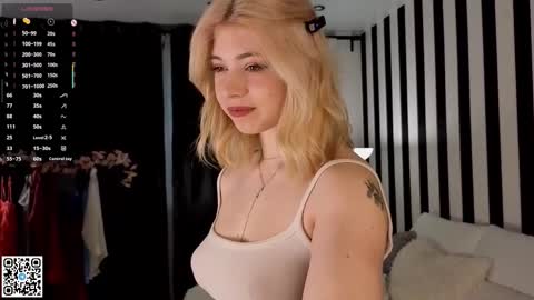 Emilia online show from 11/04/25, 04:33