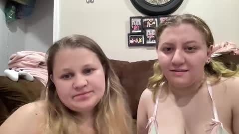 fall_flowers96 online show from 02/09/26, 03:32