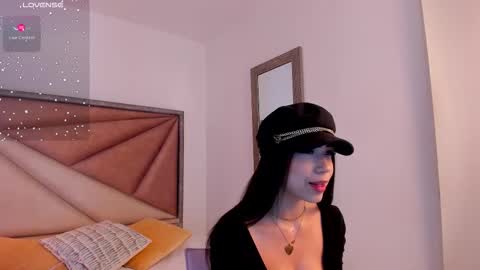 Snapshot of faloonroussel chatting on 12/18/25, 01:00 Faloon online show from 12/18/25, 01:00