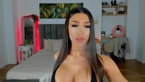 Jennifer online show from 10/12/25, 07:13