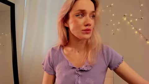 Snapshot of fancyamelia chatting on 09/19/25, 12:28 fancyamelia online show from 09/19/25, 12:28