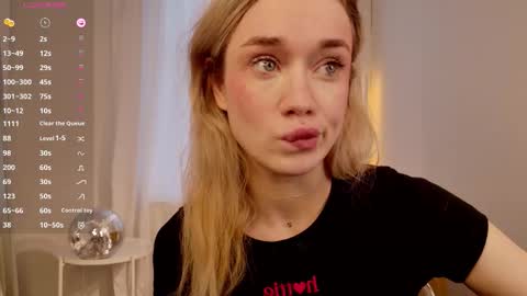 Snapshot of fancyamelia chatting on 09/23/25, 12:30 fancyamelia online show from 09/23/25, 12:30