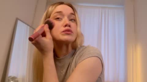 Snapshot of fancyamelia chatting on 09/28/25, 02:33 fancyamelia online show from 09/28/25, 02:33